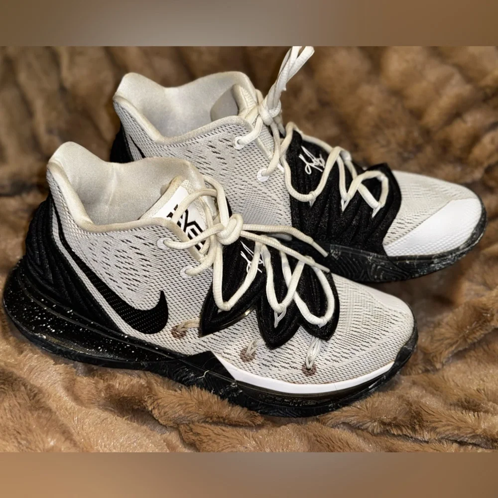 Nike Kyrie 5 Oreo - AO2918-100 Men’s US 8